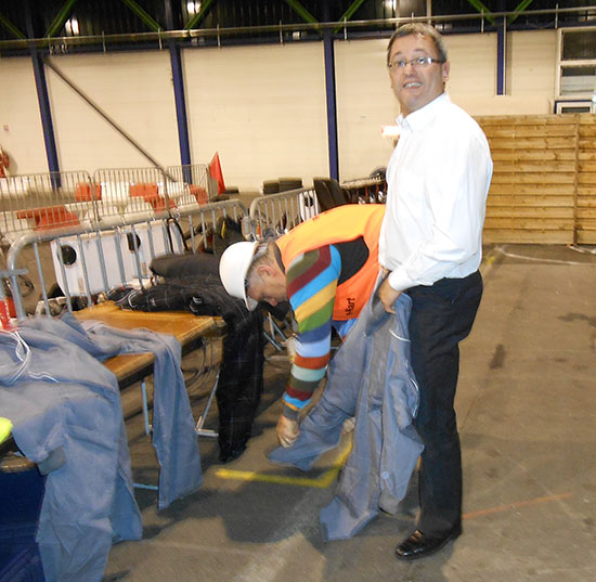 Tout Vierzon était présent : Monsieur Le Maire se prépare à faire l'ouverture de la piste. Tout Vierzon était présent : Monsieur Le Maire se prépare à faire l'ouverture de la piste.
