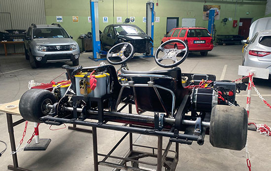 Le lycée Professionnel Hurlevent construit un kart électrique bi-place (2/3).