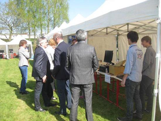 Les stands ont reçu beaucoup de visiteurs Les stands ont reçu beaucoup de visiteurs