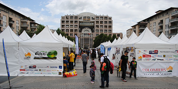 Les stands sont installés sur le parvis de l’hôtel de ville de Colomier Les stands sont installés sur le parvis de l’hôtel de ville de Colomier
