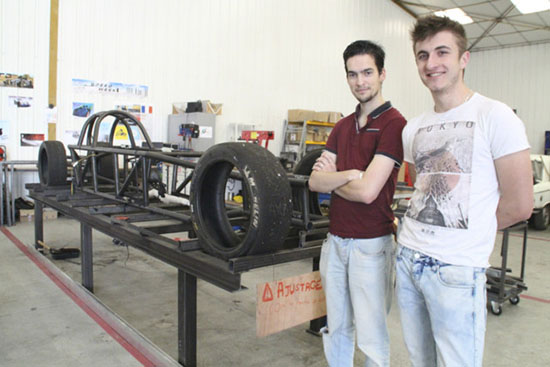 Laval - Les étudiants de l'ESTACA construisent des voitures de courses Laval - Les étudiants de l'ESTACA construisent des voitures de courses