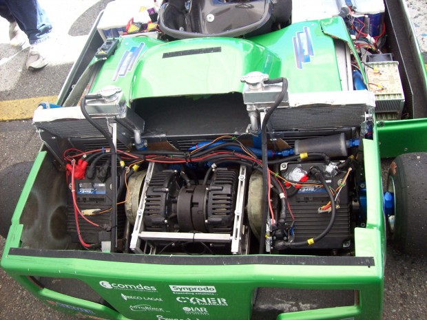 Ce kart électrique de 250 kg passe de 0 à 100 km/h en 5 secondes. Ce kart électrique de 250 kg passe de 0 à 100 km/h en 5 secondes.