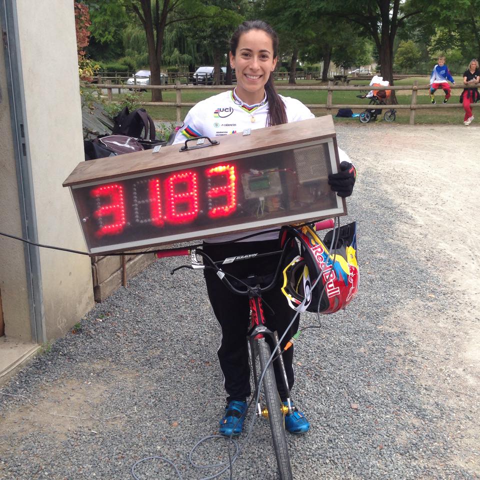 La championne du monde TT 2015, Mariana Pajon etablit un record dans la catégorie Élite femme à 31.83s La championne du monde TT 2015, Mariana Pajon etablit un record dans la catégorie Élite femme à 31.83s