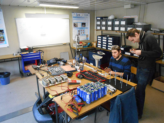 Polytech Tours - Marathon de l’électrification - Assemblage des super-condensateurs pour la récupération d’énergie de type KERS Polytech Tours - Marathon de l’électrification - Assemblage des super-condensateurs pour la récupération d’énergie de type KERS