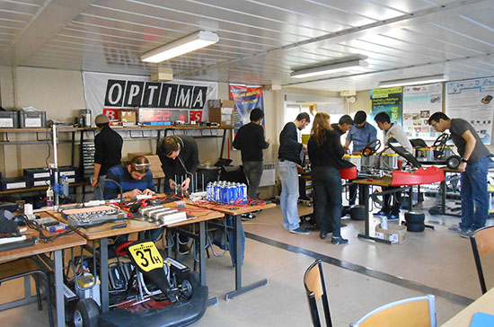 Polytech Tours - Marathon de l’électrification - Le paddock des karts électriques Polytech Tours - Marathon de l’électrification - Le paddock des karts électriques