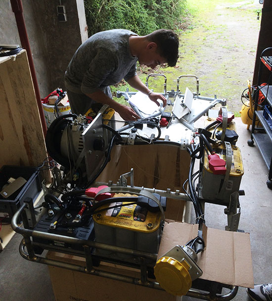 Mise sous tension du kart électrique des Compagnons du Devoir