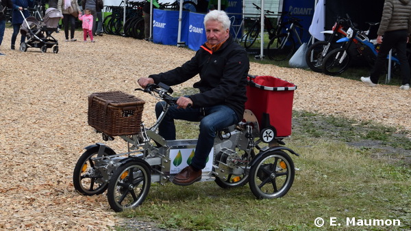 EV4, UN QUADRICYCLE ÉLECTRIQUE COMBINANT LES TECHNOLOGIES DE L’AÉRONAUTIQUE ET DU VÉLO EV4, UN QUADRICYCLE ÉLECTRIQUE COMBINANT LES TECHNOLOGIES DE L’AÉRONAUTIQUE ET DU VÉLO