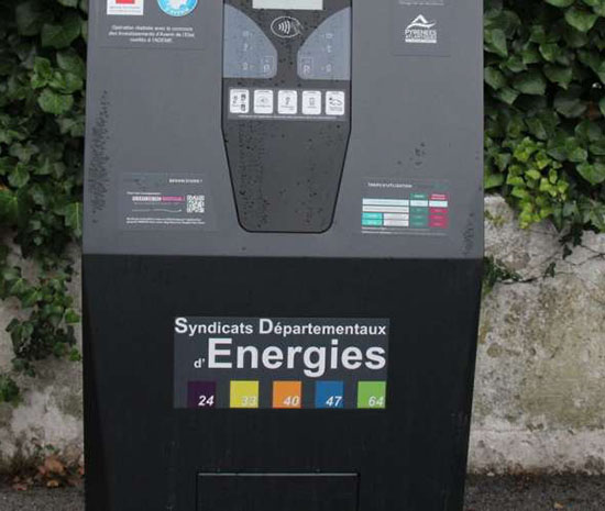 Deux places seront réservées de chaque côté de la borne électrique. PHOTO G. C.