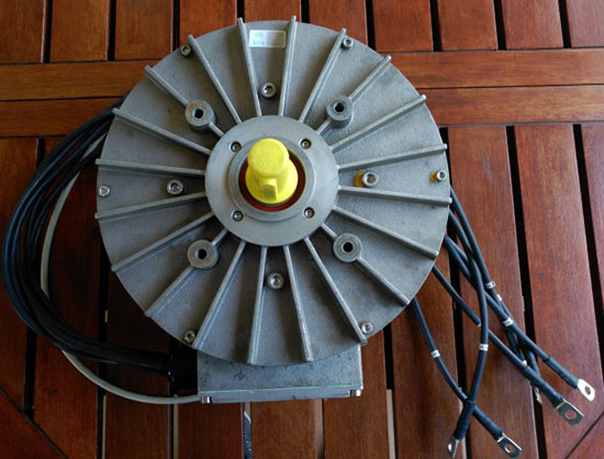 Un moteur synchrone Heinzmann PMS 150 L 80 VDC Un moteur synchrone Heinzmann PMS 150 L 80 VDC