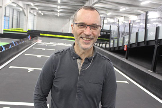 Sylvain Lecanu est le cogérant du nouveau karting électrique E-Kart qui s’installe actuellement au sous-sol du centre Val Saint-Clair à Hérouville, près de Caen. Sylvain Lecanu est le cogérant du nouveau karting électrique E-Kart qui s’installe actuellement au sous-sol du centre Val Saint-Clair à Hérouville, près de Caen.