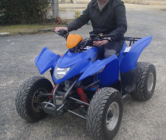 Un quad électrique d'occasion à vendre Un quad électrique d'occasion à vendre