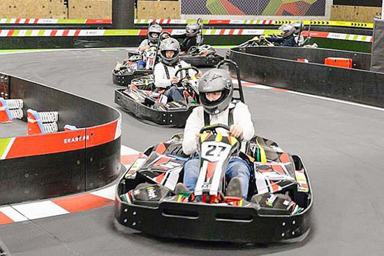 Le plein de sensation forte sans bruit et sans odeur avec le karting électrique indoor © Page Facebook : EKart Caen