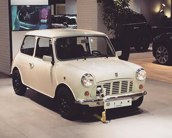 Ceci est une mini première génération, mais électrifiée à la sauce 21e siècle. Ceci est une mini première génération, mais électrifiée à la sauce 21e siècle.