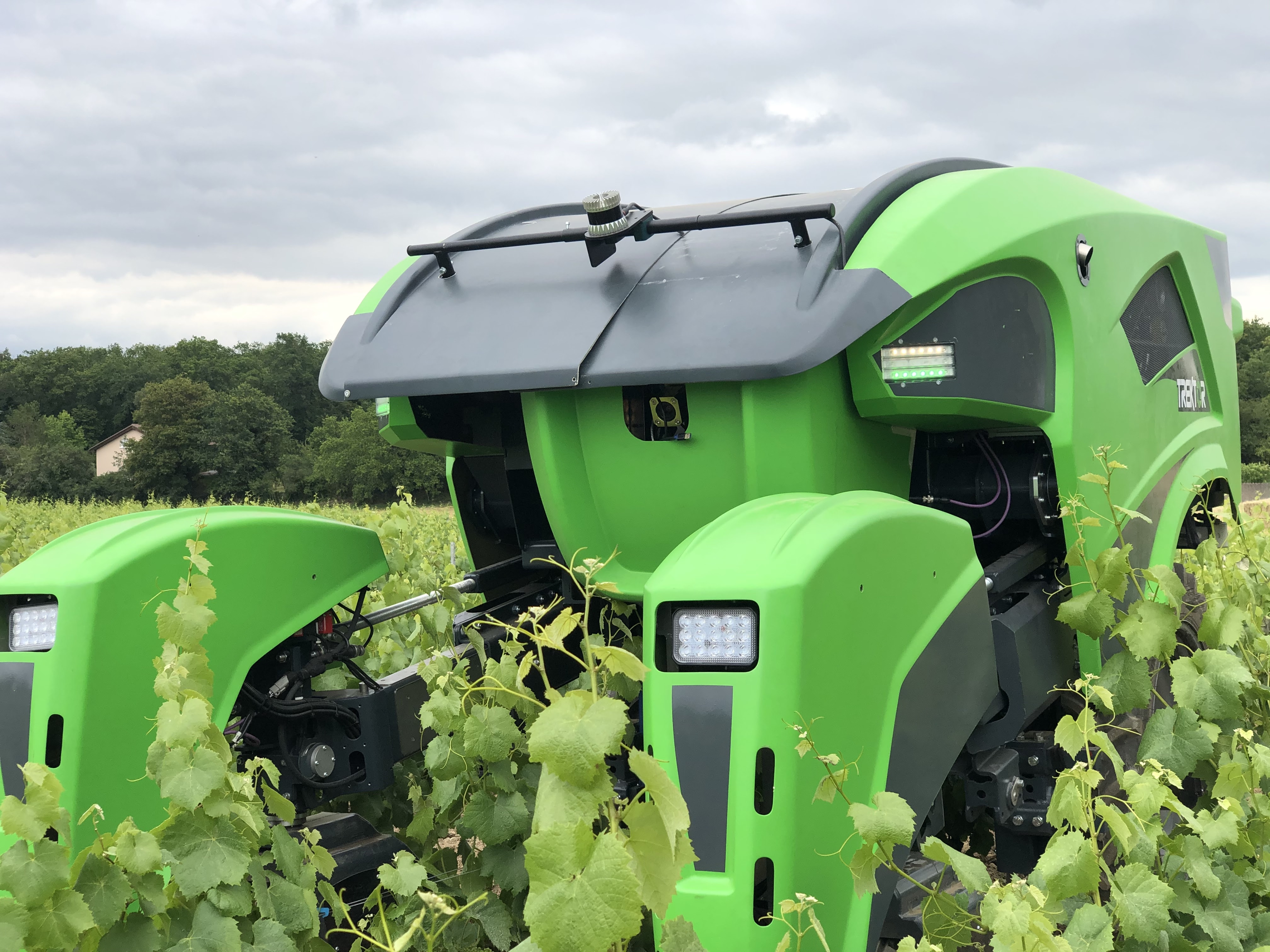 SITIA Introduces the First Hybrid Robot for Agriculture SITIA Introduces the First Hybrid Robot for Agriculture