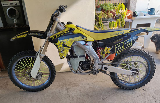An electric motorcycle RMZ450 with a QS138 motor