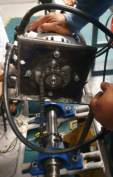 Chain drive installation - Ratio 13/24.