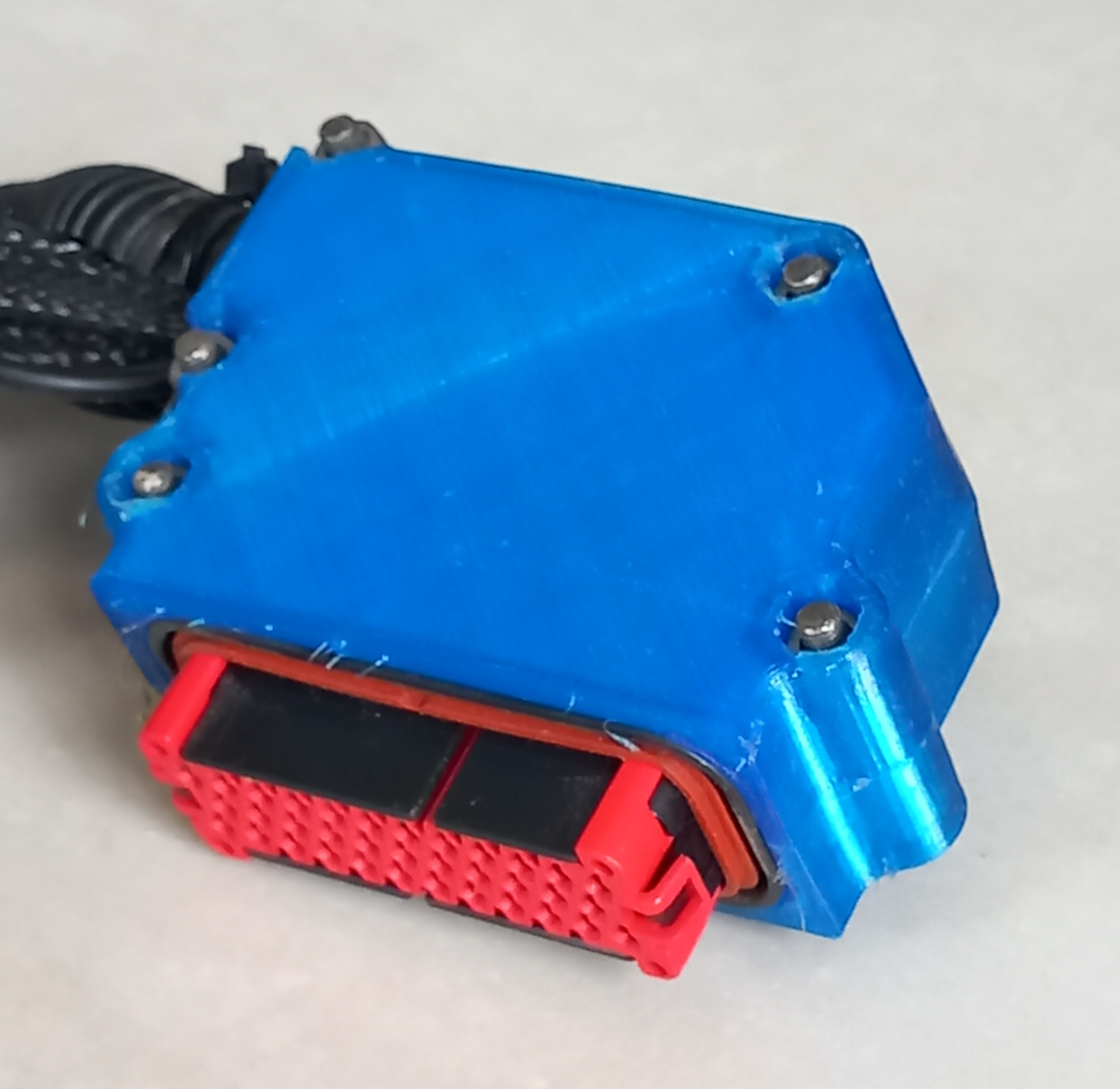 Un capot pour connecteur AMPSSEAL 35 broches SEVCON GEN4 pour imprimante 3D