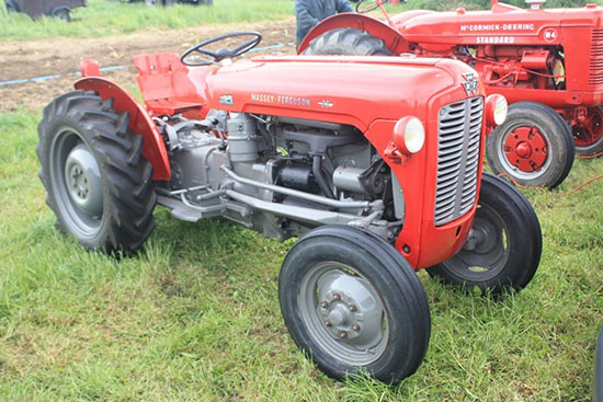 Le tracteur Massey-Ferguson 835