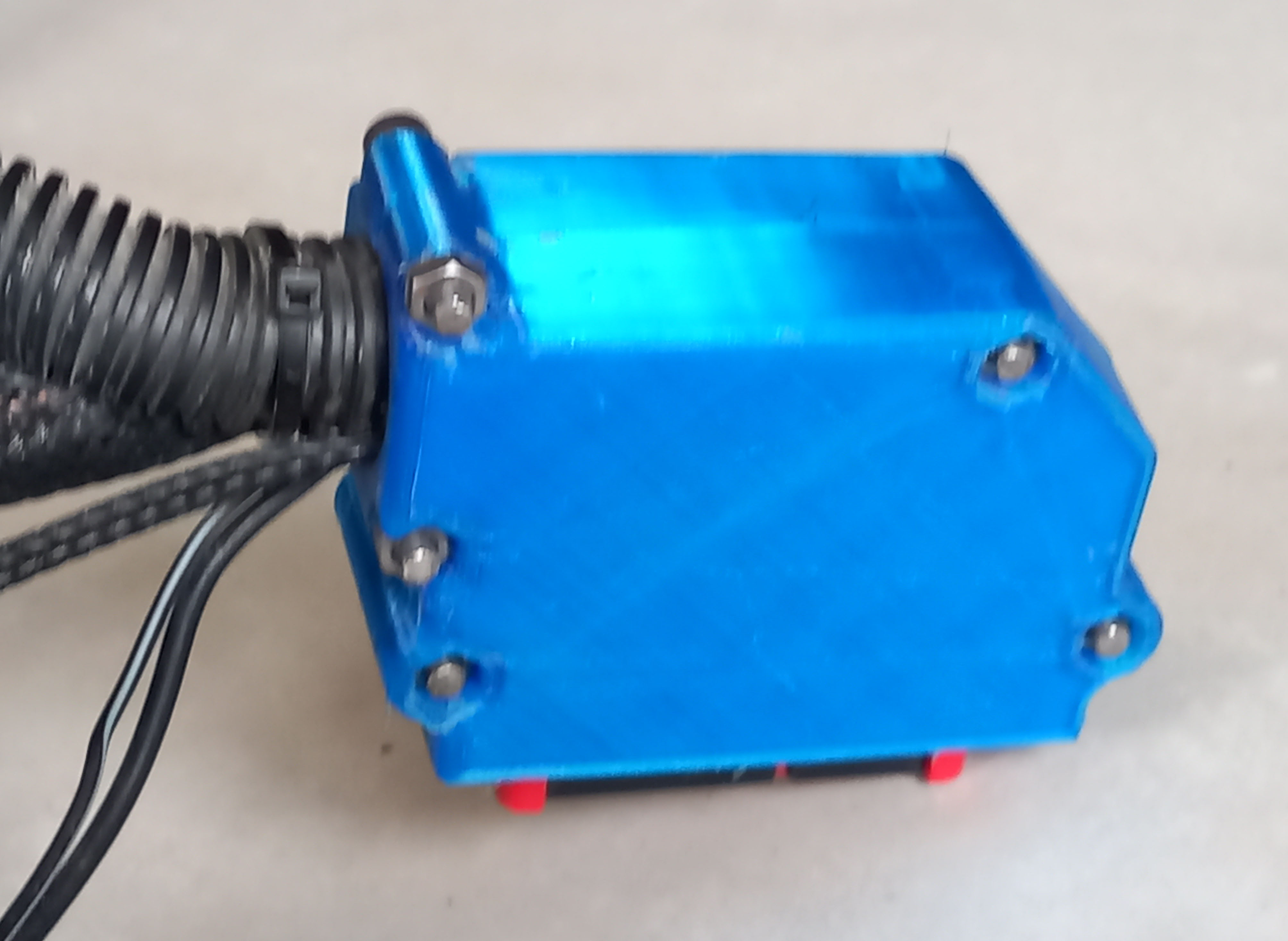 Un capot pour connecteur AMPSSEAL 35 broches SEVCON GEN4 pour imprimante 3D